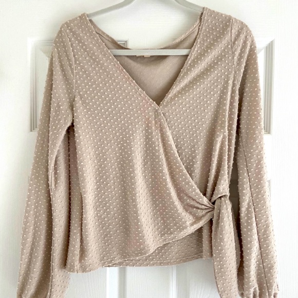 Textured wrap top - Picture 1 of 4